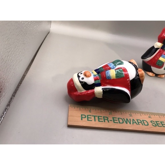 Scott's Christmas Collectables Penguin Salt & Pepper Shakers With Box - Picture 7 of 10